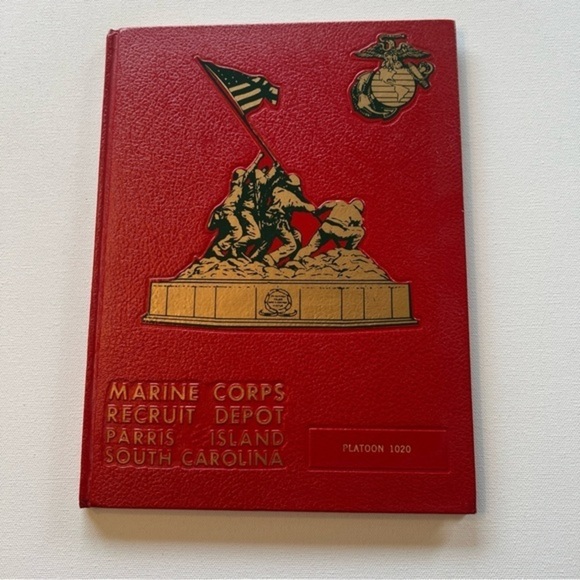 EUC Marine Corps Recruit Depot Paris Island 1976 Yearbook Platoon 1020 (A3) - Picture 1 of 4